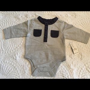 NWT Old Navy long sleeve onesie. 0-3 months